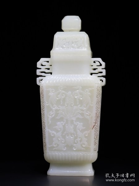 和田玉花卉瓶高21厘米.宽9.3厘米.厚4.6厘米.重568克