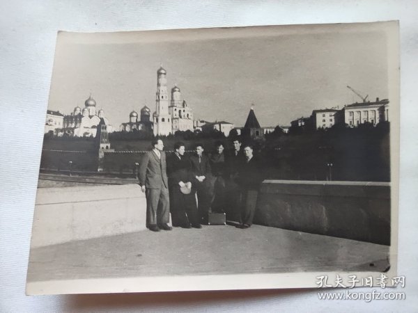 苏联青年合影 苏联青年老照片 俄罗斯青年合影 俄罗斯青年老照片 苏联老照片 俄罗斯老照片 照片长12厘米，宽9厘米