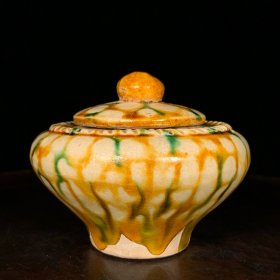 唐三彩盖罐，高7.5直径9cm