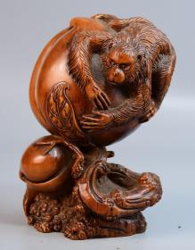精品黄杨木猴子寿桃摆件，尺寸；12*7*5厘米；重；212.4g