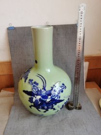 豆青加白刀马人天球瓶