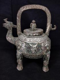商周时期清铜搓银壶，尺寸22*16*25厘米，重约4.62斤。