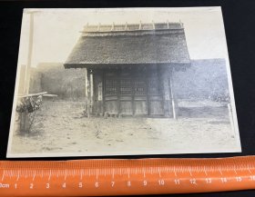 03546 满洲人 风俗 安置屋内 之 神殿 亚东印画辑 照片大小11*15.3cm 民国 时期 老照片