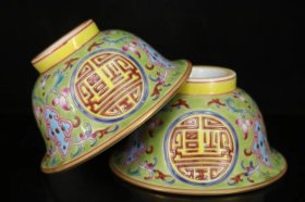 瓷器，雍正珐琅彩描金福寿花卉纹压手杯一对 宽9.3厘米高4.9厘米. 编号5900k616338