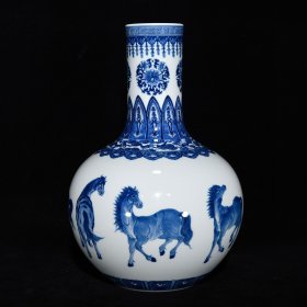 清乾隆青花八骏纹天球瓶古董古玩古瓷器收藏