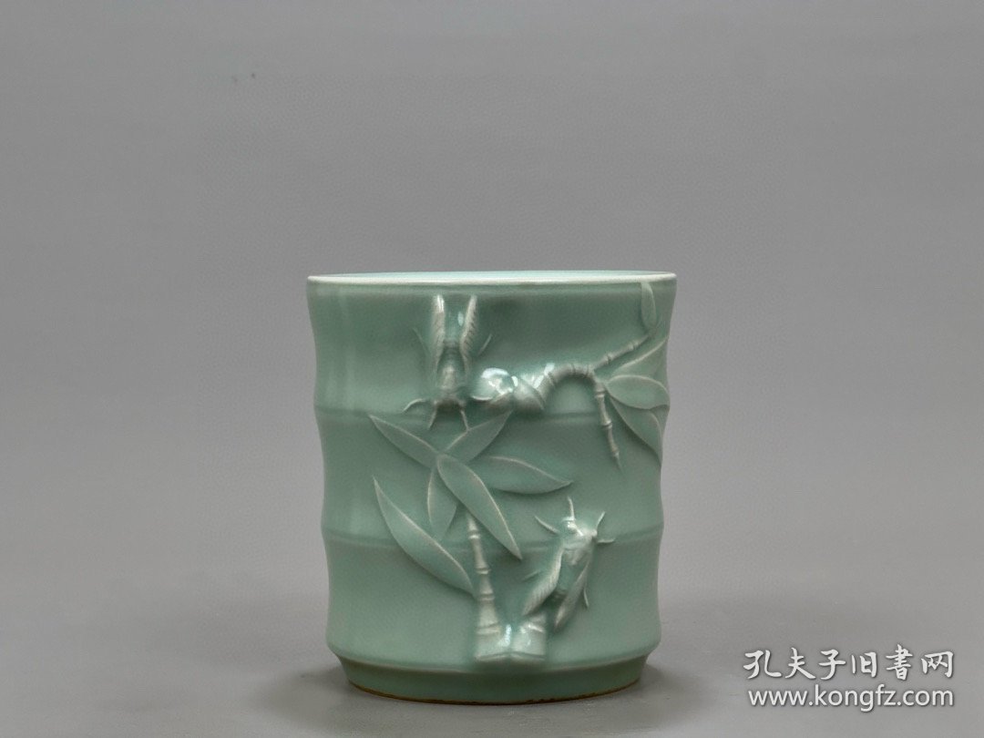 宋龙泉窑青瓷浮雕一夜成名虫草纹竹节笔筒13.2/13厘米a