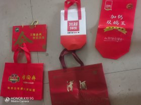 手提袋子，好几个