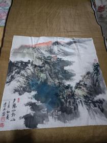 勾奇志，1963年生于北京。中国民主建国会会员、[1][2]中国工笔画学会会员、中国钢笔画联盟会员、北京工笔重彩画会会员、北京美术家协会会员、河北工笔画学会理事、《天友》杂志社美术编辑、中国画院画家、艺评网合作艺术家