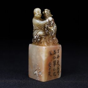 旧藏寿山石罗汉印章，长3.4厘米宽3.2厘米高9.3厘米，重156克，