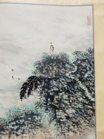 凭高眺远见长空万里 国画 立轴纸片 画心尺寸98x52.5cm  吴凤章1929年生，曾参加北京工农兵画展、庆祝建国十周年大庆画展、天安门城楼画展和各界中国画展，以及各展联展等。现为北京中国书画研究社副社长，全国美展评审委员，第九届全国美术作品展览组织委员会名誉主任，北京市美术家协会会员，北京老年书画研究会理事、顾问等，教授山水画技法。辞条辑入《中国现代美术家人名大辞典》《中国当代艺术界名人录》等