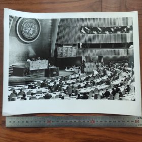 超大尺寸：1971年，中国首次出席联合国大会第二十六届会议，乔冠华在大会上发言