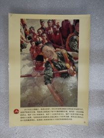 老照片：江西九江决口处，抗洪战士用身体挡住巨大湍急水流
