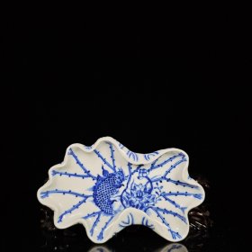 清乾隆青花鱼藻纹笔舔