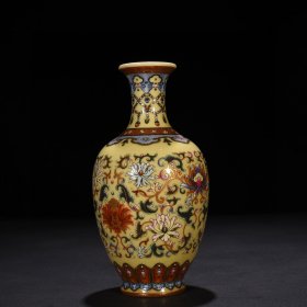 清乾隆米黄釉珐琅彩描金缠枝花卉纹瓶 21*10厘米