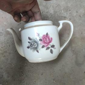 端把壶