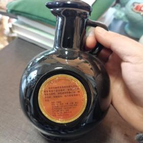 老酒瓶：商羊特酿一个。无磕碰，具体请看图。