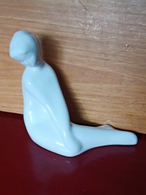 仕女白瓷摆件(长14cm宽5cm高14cm)