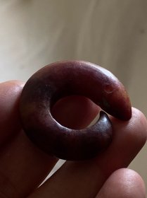 良渚文化，玉龙，地方玉软玉，品相完整，线条流畅。