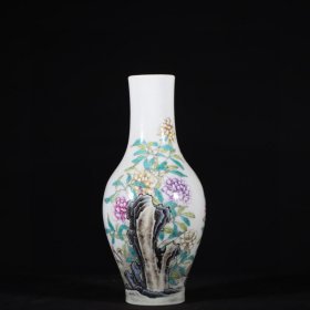 旧藏清代乾隆珐琅彩橄榄瓶