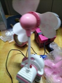 学生用小电扇(带充电器、备用扇叶、干电池)