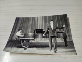 【老黑白照片】早期 湖北艺术学院 钢琴伴奏歌唱表演