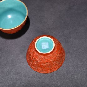 瓷器 清雍正御制剔红釉花卉凤纹杯 4.5*8厘米