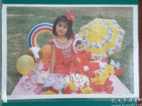 【小宝宝生日快乐】2开，张成摄，天津杨柳青画社出版(1991.6)——更多年画宣传画请进店选拍选购！！！(包老包真，圆筒邮寄，请注意套膜有放光)