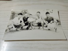 【老黑白照片】早期 农村祖孙三代合影