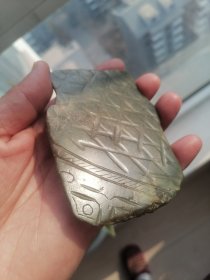战汉时期和田青玉璧标本！包浆浑厚沁蚀风化自然熟旧一眼货，工艺精美！学习好标本！可遇不可求！尺寸规格9.7cmx7.0cmx0.63cm！