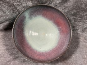 元代 钧窑 月白釉窑变大碗 器形端庄 碗内外大面积红斑覆盖 红斑与蓝釉相互交融自然 红色深浅过度自然 艳丽 为古代柴窑烧造 釉光莹润 宝光四射 釉水一流 外壁有自然风化开片 底胎香灰色 为正窑口所烧 修足利落 胎质干老 乃元钧大碗中的极品 尺寸：口径19.6厘米，高8.3厘米，品相完整