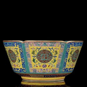 清乾隆珐琅彩描金寿字花卉纹花边碗。高7.3*15。D