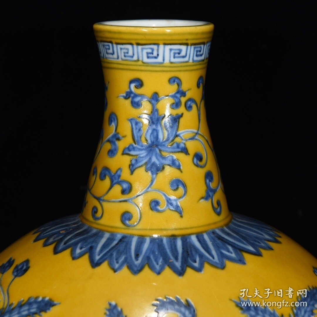 明宣德黄地青花秋葵纹扁瓶尺寸31*24.5厘米编号1346259007