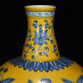 明宣德黄地青花秋葵纹扁瓶尺寸31*24.5厘米编号1346259007