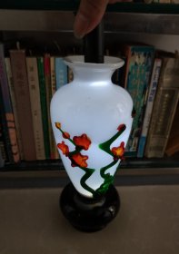 创汇时期白玉色琉璃花瓶一个（非常漂亮）
