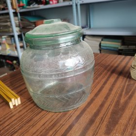 民国玻璃罐（蛤蜊光如图，位置东架）