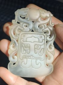 和田玉手工雕刻双龙戏珠玉佩一个，雕工精致，包浆油润，沁色自然，玉体通透，刻画形象细腻逼真，栩栩如生，手感圆润，品相完整，成色如图