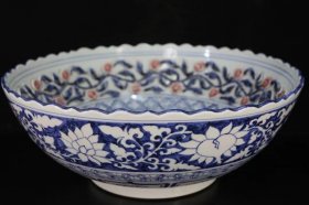 瓷器，元青花釉里红捏花花卉龙纹碗
宽38.8厘米高14.6厘米
编号61200k661885