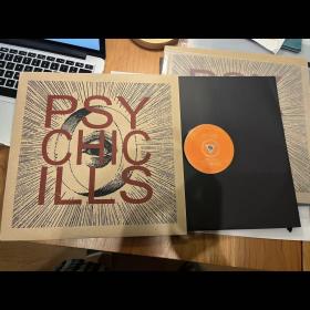 美国迷幻大牌 Psychic ills 黑胶 LP 圣骨庆祝其经典专辑 Hazed dream十周年，手工制作了四十套丝网印刷封套的特别版本，仅40套，半小时售罄，外网价格已上千。