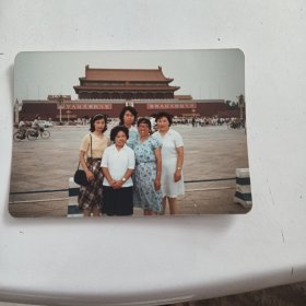 老照片，八九十年代人在北京天安门照片非常具有年代感