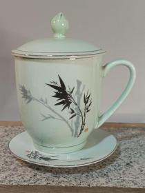 #23032505，绿釉墨竹茶杯一套，成套难，品如图。