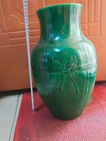 绿釉瓷瓶