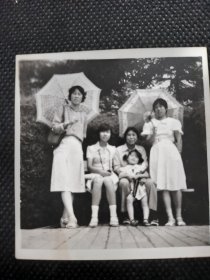 1980年代《老照片》一家人都爱美