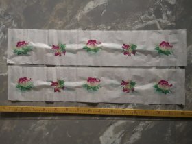 应该是五六十年代手工印制的贴画二幅，色彩很漂亮，不懂，请自鉴