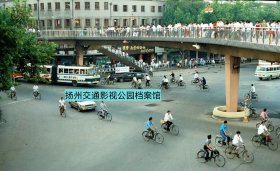 城市地标：1986年，上海南京路天桥