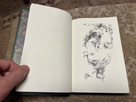 《弗洛斯河上的磨坊》 The Mill On The Floss乔治艾略特Eliot的经典小说，描绘了19世纪英国乡村生活的变迁与人物命运的纠葛。小说围绕弗洛斯河畔的磨坊，讲述了一对兄妹因社会阶层差异和爱情选择而渐行渐远，最终悲剧收场的故事。作品深刻反映了当时社会的阶级矛盾与人性复杂…富兰克林Franklin 出版社1/2真皮限量收藏版，早期无酸纸精品。