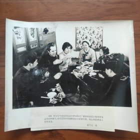 超大尺寸：1979年，参加辽阳石油化学纤维总厂建设的法国工程师，到辽阳朝鲜族社员家做客吃饭