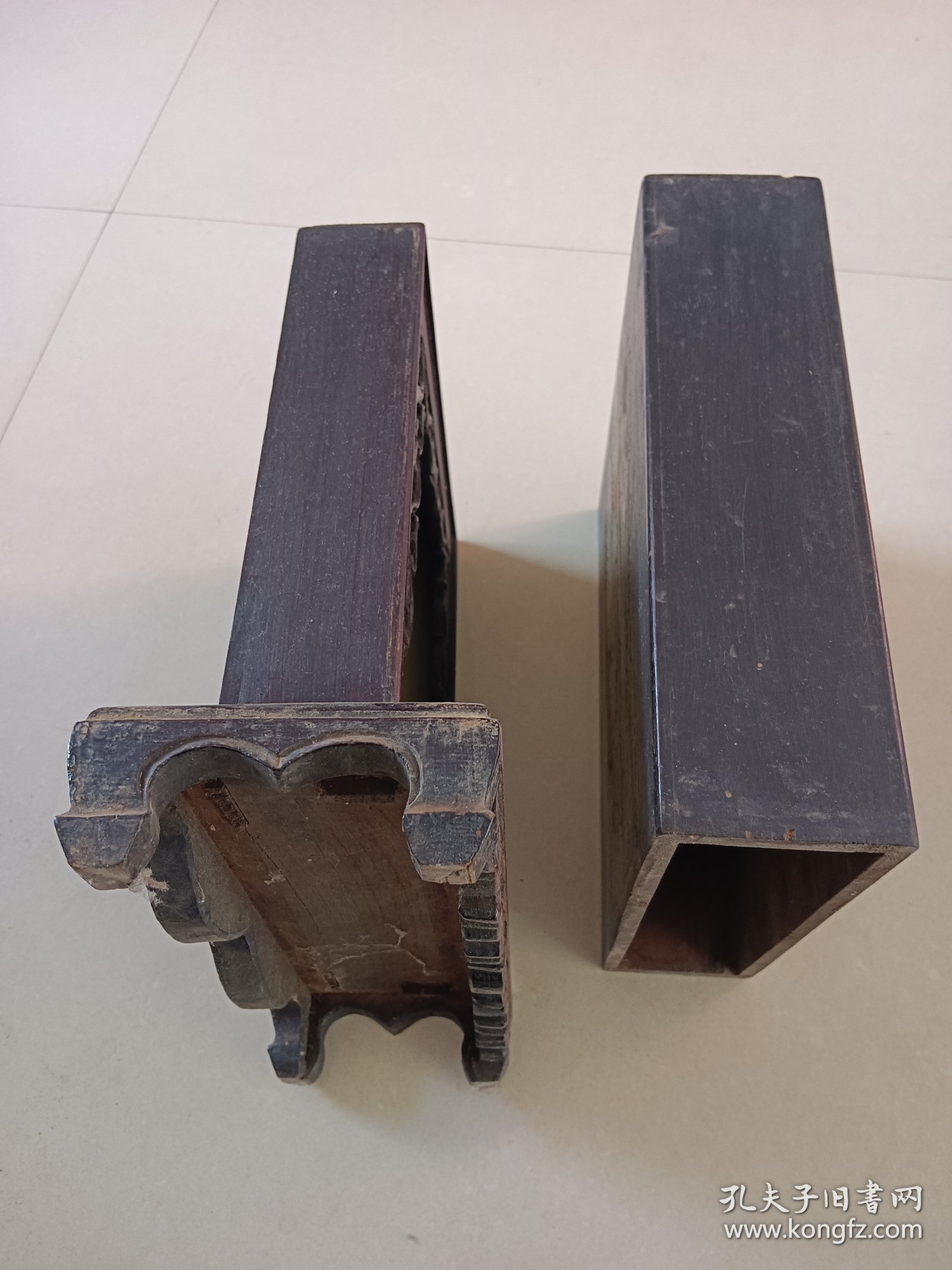 老佛龛 老供匣 外盒前后面有干裂 图六外盒一角有小磕残 图八底干裂纹 总高33 宽11.5/7.5 长28/23.5