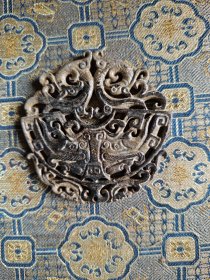 老玉璧（雕工精湛，两面工）尺寸：6.5*6.5*0.5cm