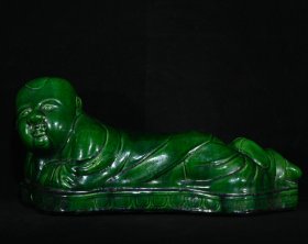 宋定窑绿釉刻字描金娃娃枕，高16×35.5厘米