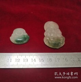 两个飘花翡翠吊坠，合售（尺寸看图片）